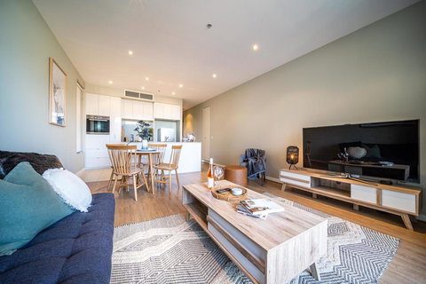 Above The Square On Hindmarsh-Pool - Gym - Carpark - Internet Find 1