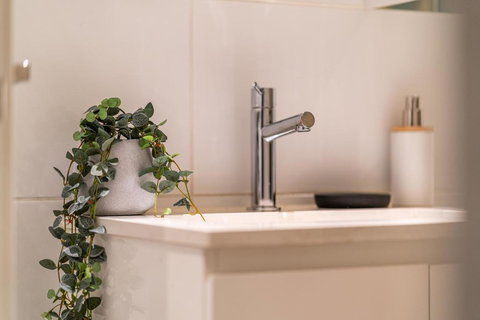 Above The Square On Hindmarsh-Pool - Gym - Carpark - Internet Find 3