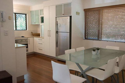 Absolute Beachfront - Mooloolaba - Internet Find 1