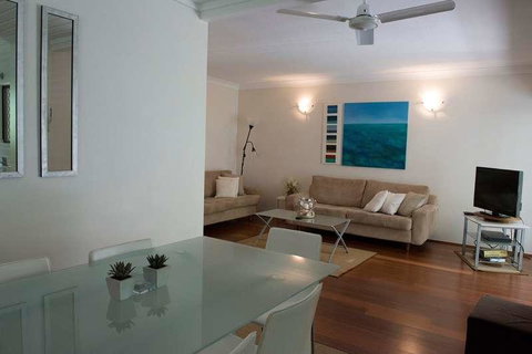 Absolute Beachfront - Mooloolaba - Internet Find 2