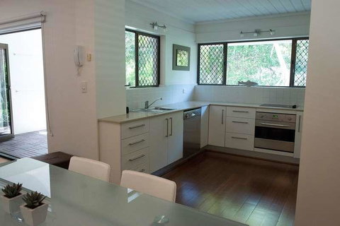 Absolute Beachfront - Mooloolaba - Internet Find 3