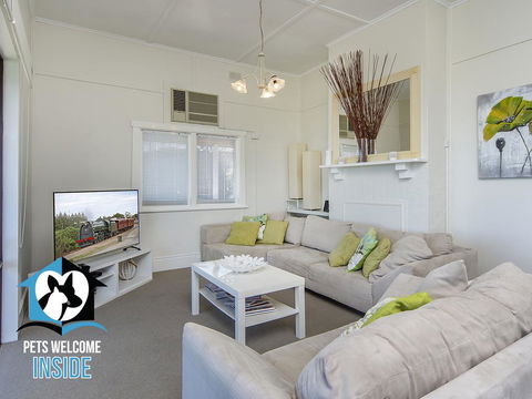 Absolute Beachfront 3BR 2BA Home W/ Beach Track - Renee 1
