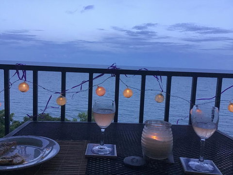 Absolute Beachfront With Million Dollar Views - Renee 1