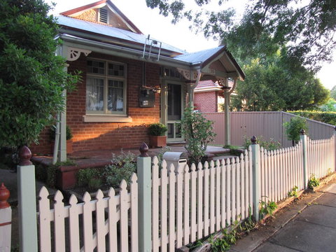 Acacia Cottage On Peel, Bathurst - Swimm 1