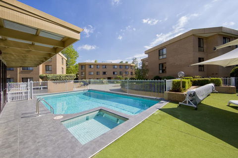 Accommodate Canberra - Kingston Court - Internet Find 1