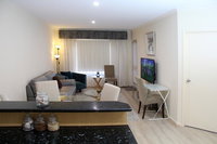 ADELAIDE CBD APARTMENT - 3BR 2BATH CARPARK