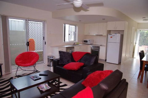 Adrift, 5B Scott Street - Renee 0