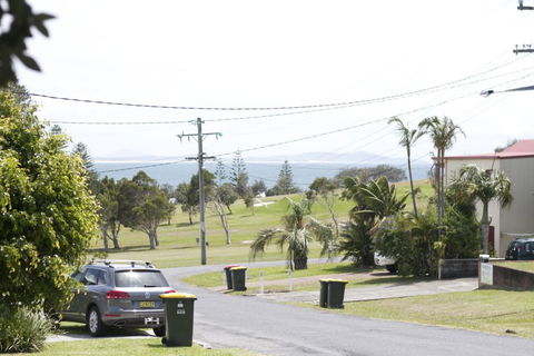 Almare, 7 Gowing Street - Renee 0