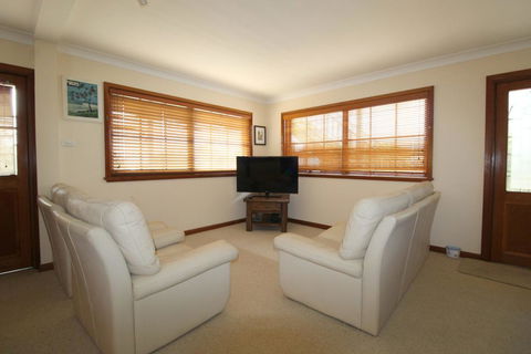 Amzaz, 15 Korogora Street - Renee 2