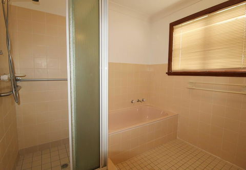 Amzaz, 15 Korogora Street - Renee 0
