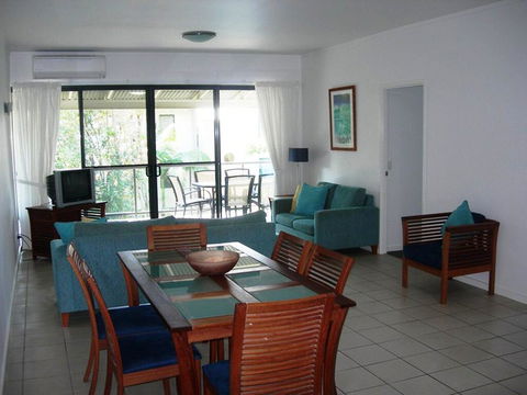 Baden 45 - Rainbow Shores, Beachside Unit, Aircon, Swimming Pool, Tennis Court - Renee 2