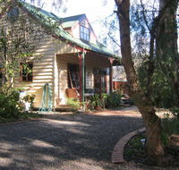 Ballarat cottages incorporating yarrowee cottage and Admirals cottage - Internet Find