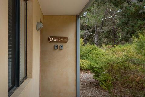 Banksia @ Cosy Corner - Internet Find 2