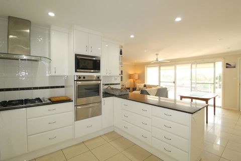 Barefoot, 32 Skyline Crescent, Crescent Head - Internet Find 2
