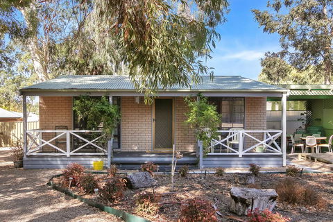 Barossa Country Cottages - Petrol Stations 2