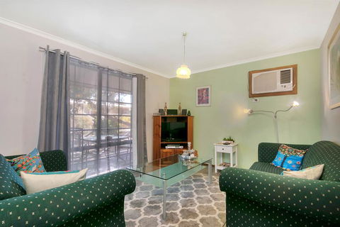 Barossa Country Cottages - Petrol Stations 3