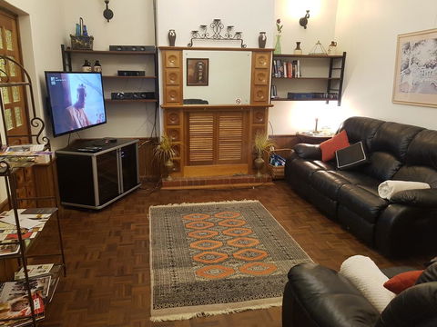 Barossa Glen - Henri's Cottage - Bed & Breakfast - Petrol Stations 1