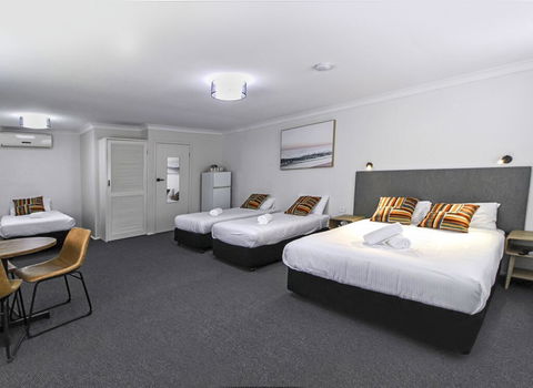 Batemans Bay Hotel - Renee 2