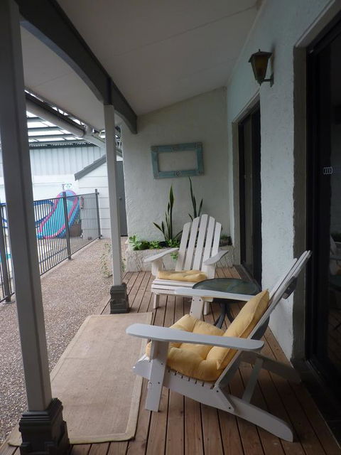 Batemans Bay Manor - Bed And Breakfast - Renee 1