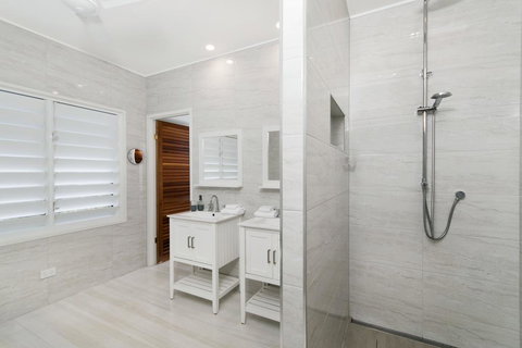 Bathers Across The Bay From Port Douglas - Swimm 0