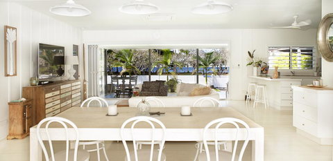 Bathers Across The Bay From Port Douglas - Swimm 1