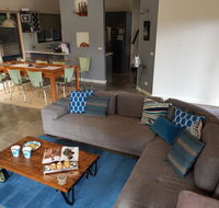 Bay Breeze Holiday Home - Internet Find