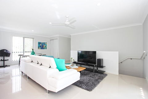 Beach Breeze Holiday House - Internet Find 2