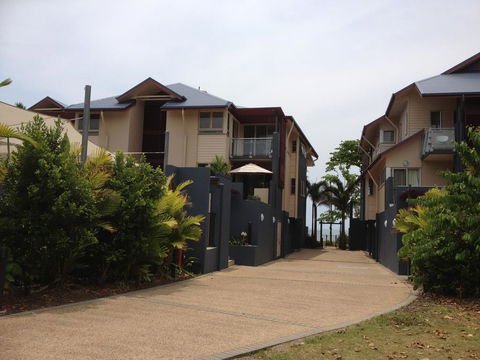 Beach House Apartment 1 - Petrol Stations 0