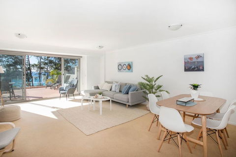 Beach Side Holiday Apartment - Renee 1
