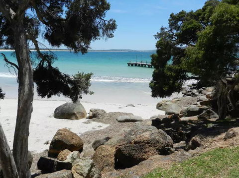 Beachside Apartment - Internet Find 1