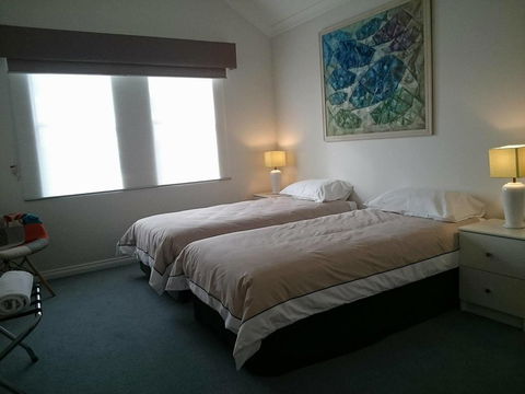 Beachside Apartment - Internet Find 3