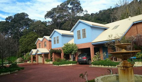 Beachside Apartment - Internet Find 0