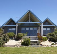Bear Gully Coastal Cottages - Renee