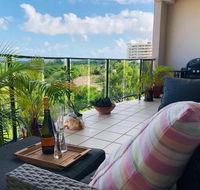 Beautiful spacious city apartment with views out to the Arafura Sea - Renee