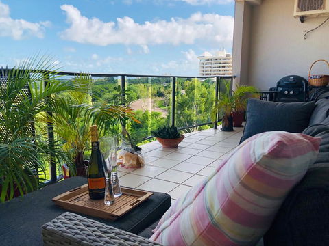 Beautiful Spacious City Apartment With Views Out To The Arafura Sea - Renee 0