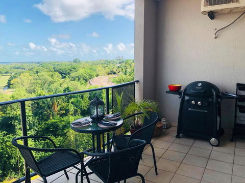 Beautiful Spacious City Apartment With Views Out To The Arafura Sea - Renee 1