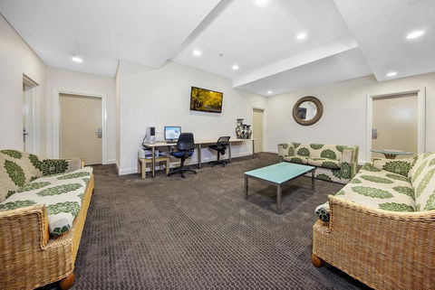 Belconnen Way Hotel & Serviced Apartments - Qld Realsetate 1