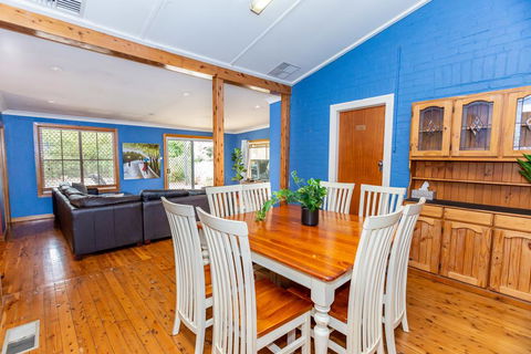 Best Central House - SLEEPS 11 !! - Internet Find 0