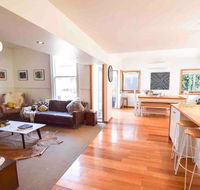 Best Location in Hobart Luxury 4 bedroom with stunning views - Renee