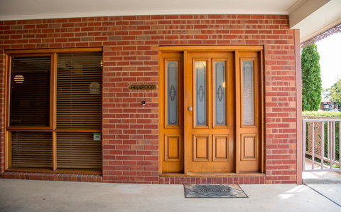 BEST WESTERN Burke And Wills Motor Inn - Internet Find 1