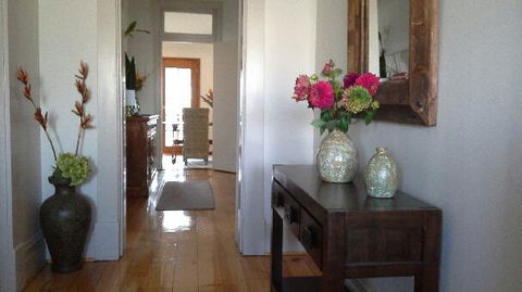 Book Keepers Cottage - Renee 0