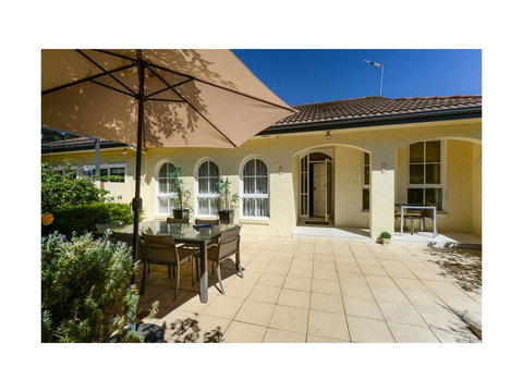 Boutique Stays - Brighton Rose - Swimm 0