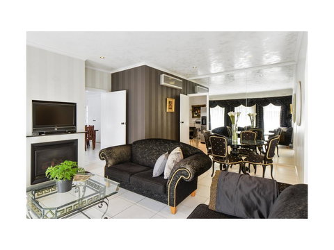 Boutique Stays - Brighton Rose - Swimm 2