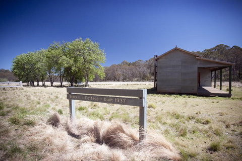Brackens Hut - Internet Find 1