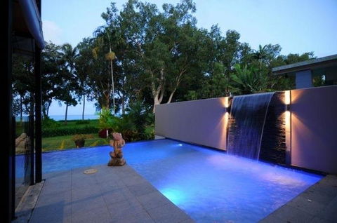 Bramston Beach - Luxury Holiday House - Swimm 3