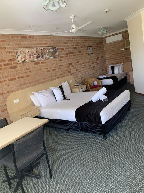 Branxton House Motel - Petrol Stations 2
