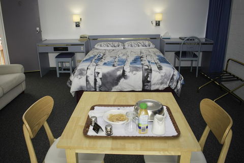 Bridge Motel - Renee 3