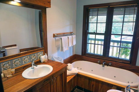 Bridgefield Guest House - Swimm 1