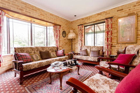 Big Grove Bed & Breakfast - Internet Find 3