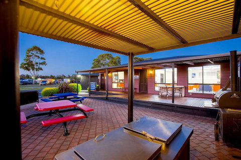 BIG4 Traralgon Park Lane Holiday Park - Swimm 3